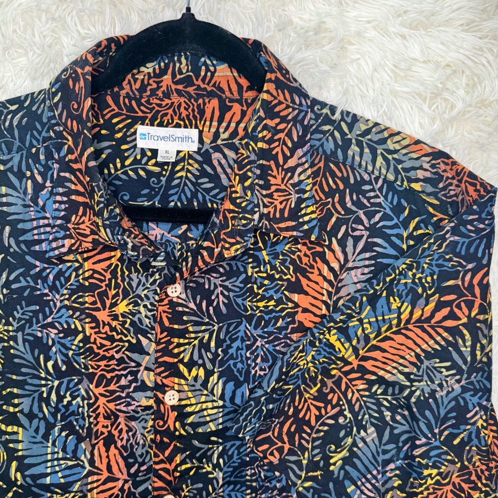 TravelSmith Men XL Tropical Leaf Batik Print Black Bold Colors Button Down Shirt